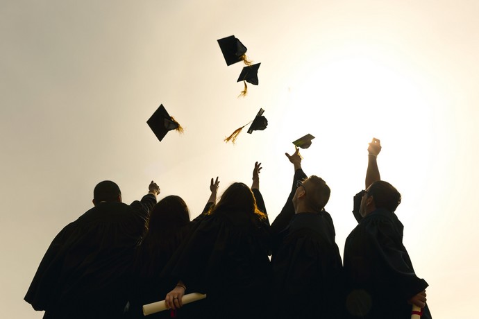 Emploi des jeunes diplômés bac+5 : un marché à deux vitesses ?